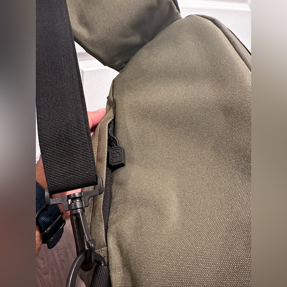 Highland Tactical EXPO Molle Webbing Crossbody Bag Adjustable Sling Bag - Green - Picture 7 of 15